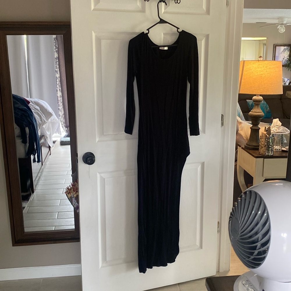 A’gaci.Made in USA. MIDI dress with side slit. Long sleeve. Scoop neck